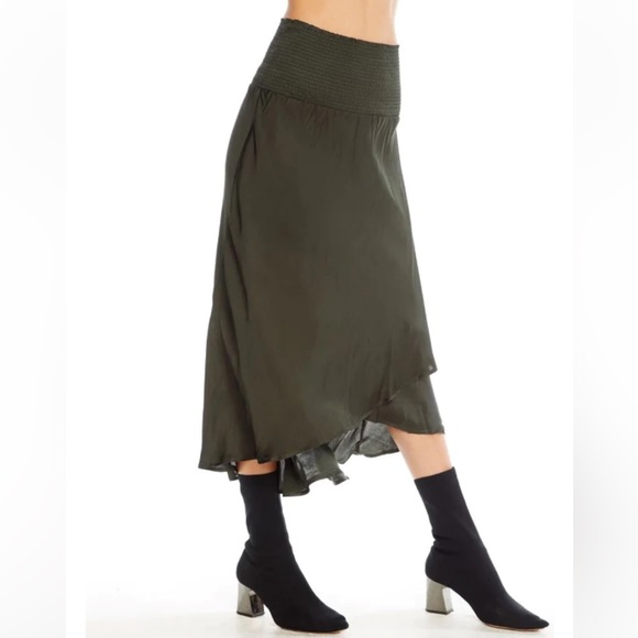 *BLUE/TAN* NWT, Chaser, Women’s Silky Basics Smocked Waist Faux Wrap Midi Skirt - Picture 2 of 8